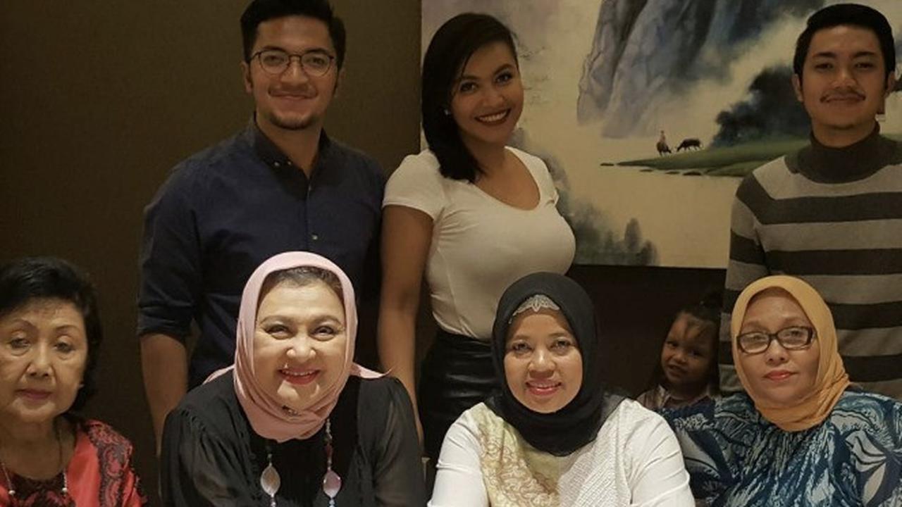 Potret Kebersamaan Denada dengan Emilia Contessa yang Kini Tinggal Kenangan, Saling Dukung di Dunia Musik