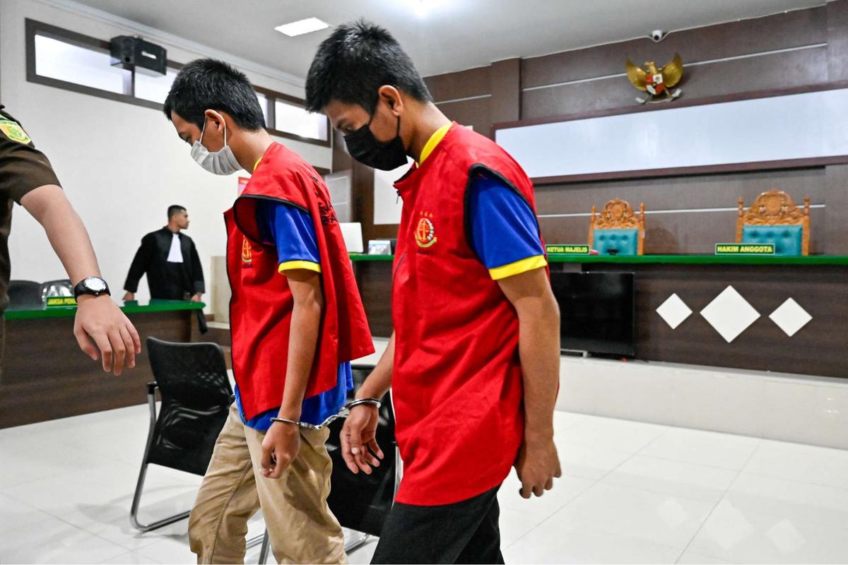 Pasangan gay di Aceh dijatuhi hukuman cambuk