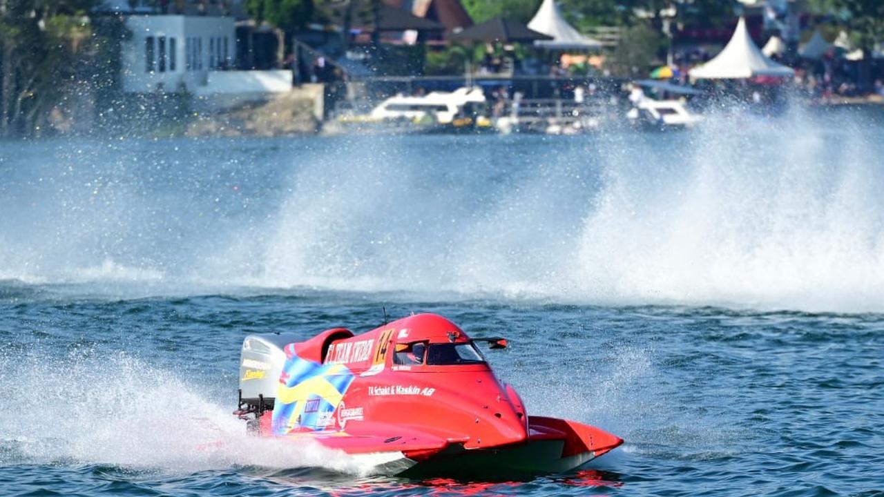 Presiden Jokowi Saksikan Seri Perdana F1H2O di Danau Toba