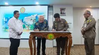 Menteri Pertanian Syahrul Yasin Limpo (Mentan SYL) dan Menteri Koperasi dan Usaha Kecil dan Menengah (Menkop UKM) Teten Masduki menandatangani kesepakatan kerja sama dalam usaha pengembangan peternakan.