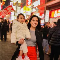 Shandy Aulia Momong Anak Liburan di Jepang [instagram/shandyaulia]