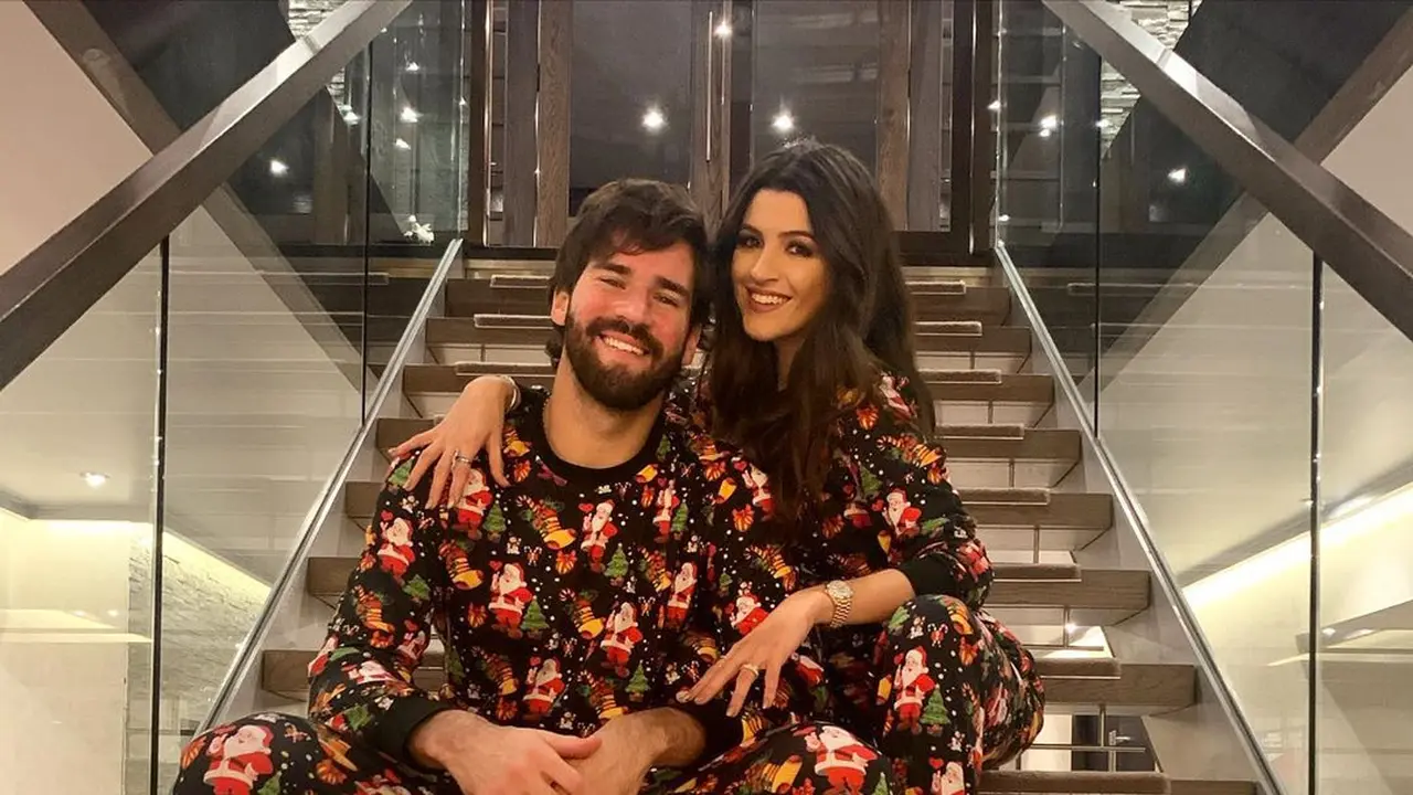Kiper Liverpool Alisson Becker - Natalia Loewe