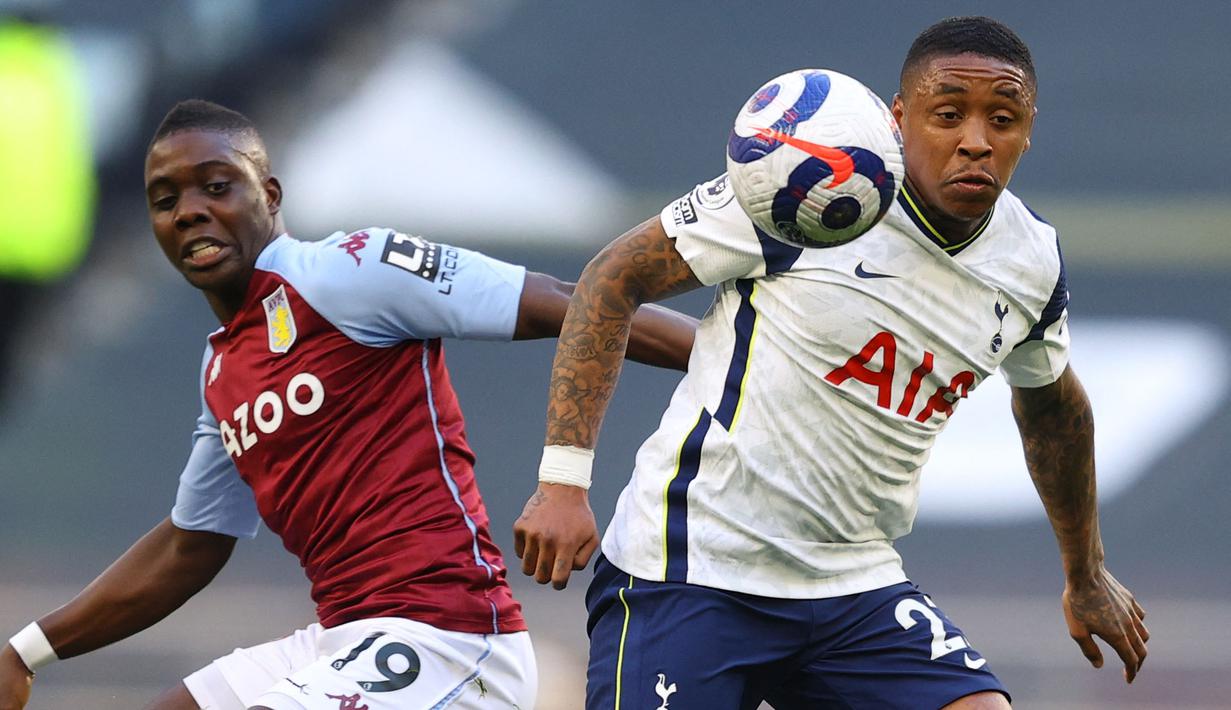 Steven Bergwijn merupakan pemain yang diorbitkan PSV Eindhoven pada 2015 lalu. Penampilan impresifnya selama di klub yang berjuluk Boeren itu membuat Tottenham Hotspur tertarik untuk meminangnya. The Lilywhites rela merogoh kocek seharga 30 juta euro pada 2020 lalu. Namun, Bergwijn gagal menembus skuad utama Tottenham pada dua musim pertamanya dan berakhir dijual ke Ajax pada Juli 2022 lalu dengan harga 31,2 juta euro. (AFP/Richard Heathcote)