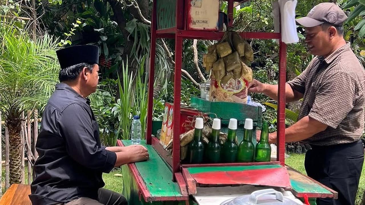 Momen Eks Panglima TNI Didatangi Gerobak Merah, Langsung Duduk Pesan Makanan Menunya Sederhana