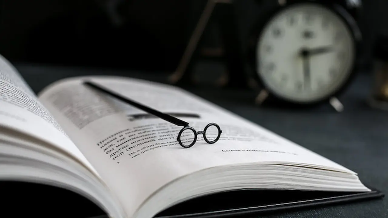 14 Pembatas Ikonik Ini Bikin Kamu Ingin Baca Buku Seumur Hidup!