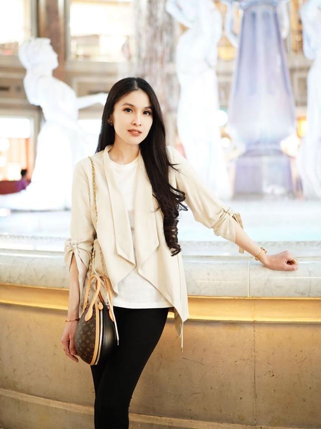 [Fimela] Sandra Dewi