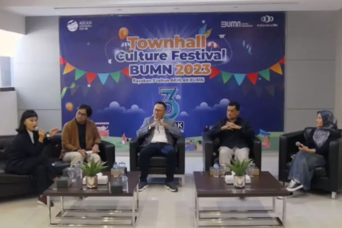 Direktur Utama Indonesia Re Benny Waworuntu, Direktur Utama Asuransi Asei Dody A. S. Dalimunthe, dan Direktur Utama ReINDO Syariah Tati Febriyanti. (Dok Indonesia Re)