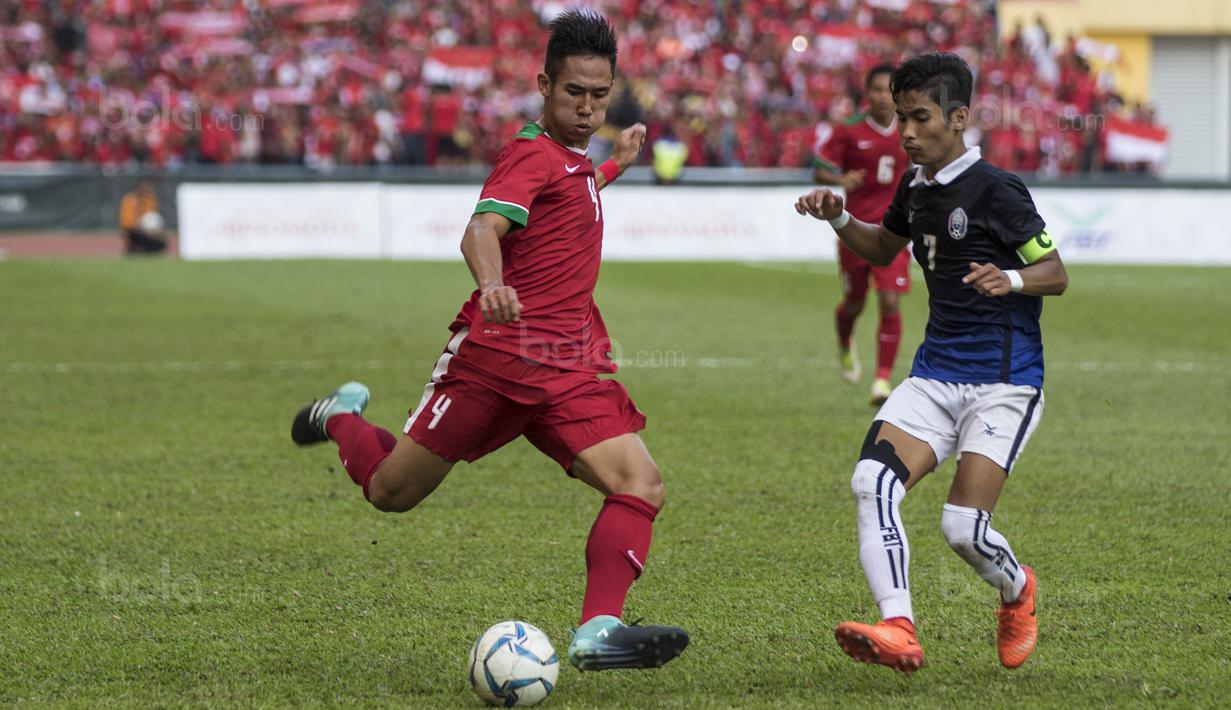 3. Bek Persija, Ryuji Utomo, memainkan debutnya di SEA Games bersama Timnas Indonesia saat mengalahkan Kamboja 2-0. (Bola.com/Vitalis Yogi Trisna)