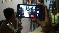 Polisi menginterogasi pasangan kumpul kebo di Tulungagung, Jawa Timur