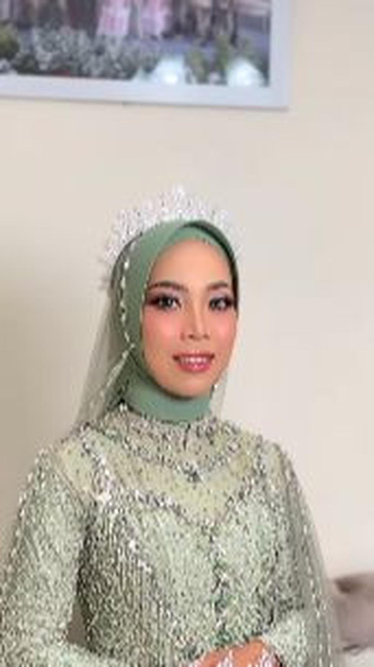 "Teteh wanita hebat. Semoga Allah beri kekuatan dan ketabahan yang tiada tara, tetep semangat teteh, banyak yang sayang sama teteh," demikian dikutip dari keterangan video.