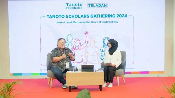 <p>Mantan Menteri Perencanaan Pembangunan Nasional/Kepala Bappenas, Bambang Brodjonegoro (kiri), menjadi salah satu pembicara dalam acara Tanoto Scholars Gathering 2024 di APRIL Learning Institute, Riau, Minggu (28/7/2024) (Liputan6.com/Jonathan Pandapotan Purba)</p>