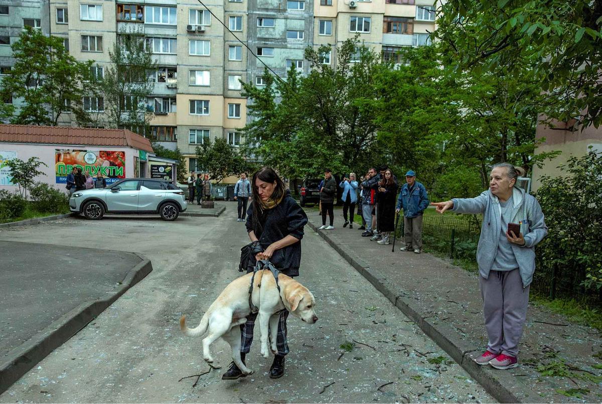 FOTO: Kepanikan Warga Saat Serangan Drone Rusia di Ibukota Ukraina, Kyiv