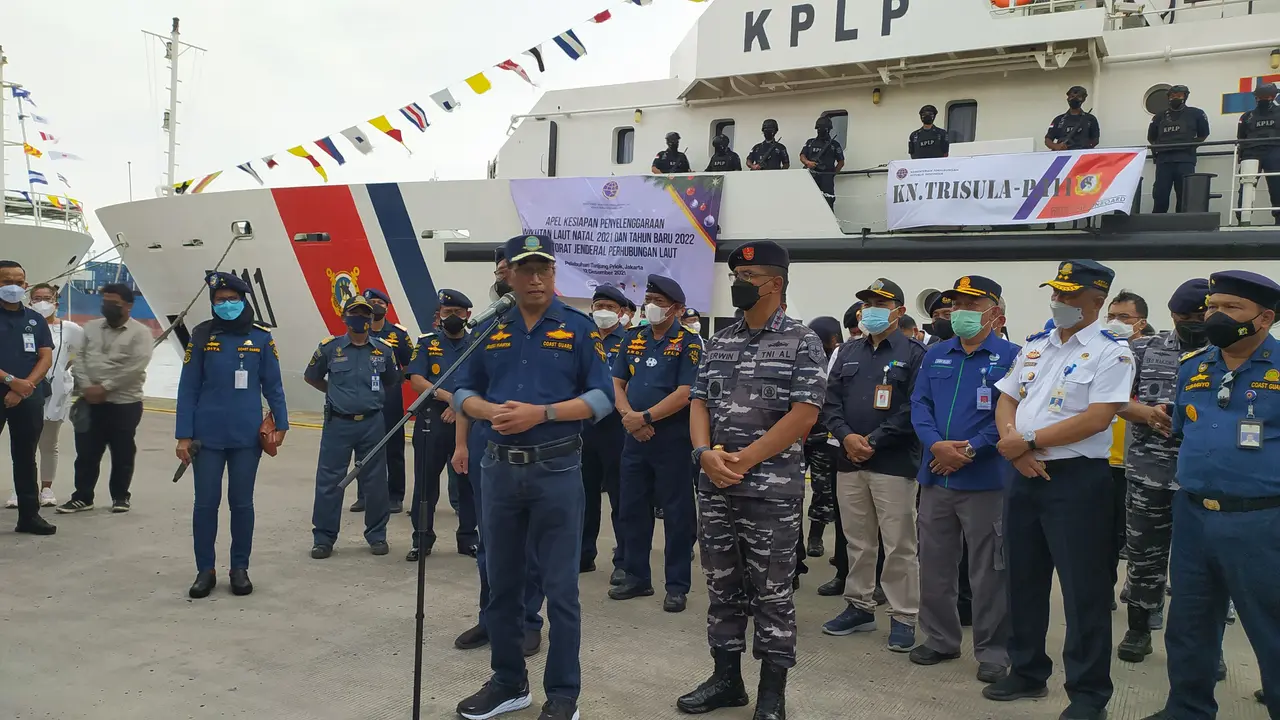 Menteri Perhubungan (Menhub) Budi Karya Sumadi memimpin Apel Bersama Kesiapan moda transportasi jelang Natal 2020 dan Tahun Baru 2021, di Terminal Penumpang Nusantara Pura, Pelabuhan Tanjung Priok, Jakarta Utara, Minggu (12/12/2021).