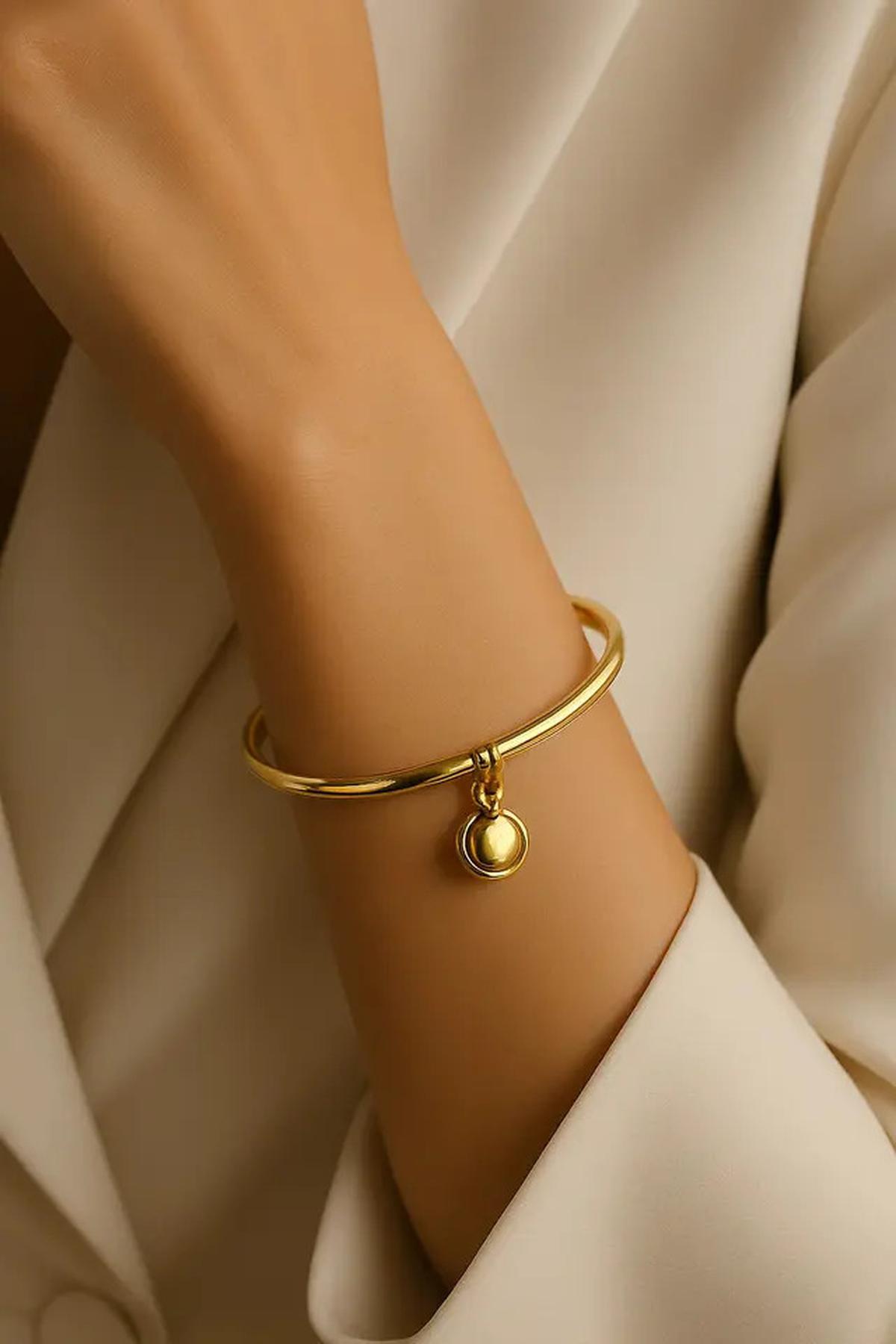 7 Inspirasi Model Gelang Oval Emas 2025 Biar Tangan Tampak Lebih Panjang