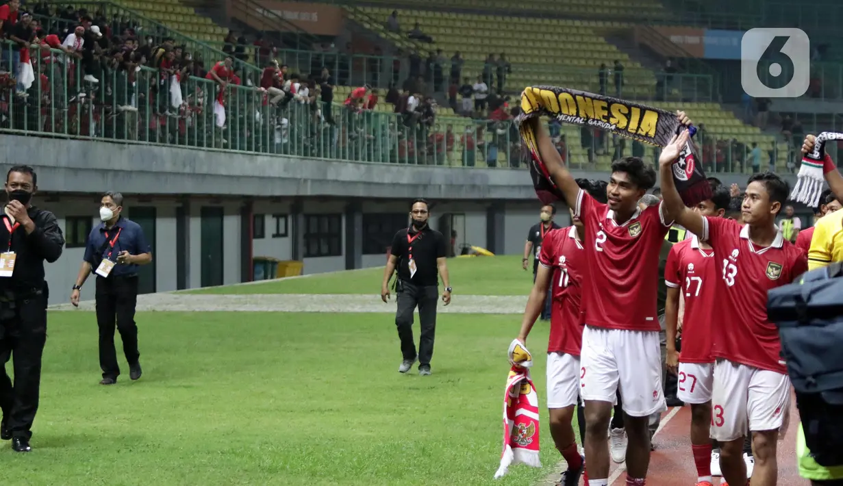Pemain Timnas Indonesia U-19 usai menghadapi Brunei Darussalam U-19 pada laga lanjutan grup A Piala AFF U-19 2022 di Stadion Patriot Candrabhaga, Bekasi, Jawa Barat, Senin (4/7/2022). Timnas Indonesia U-19 langsung bermain menyerang dan unggul 7-0. (Liputan6.com/Helmi Fithriansyah)