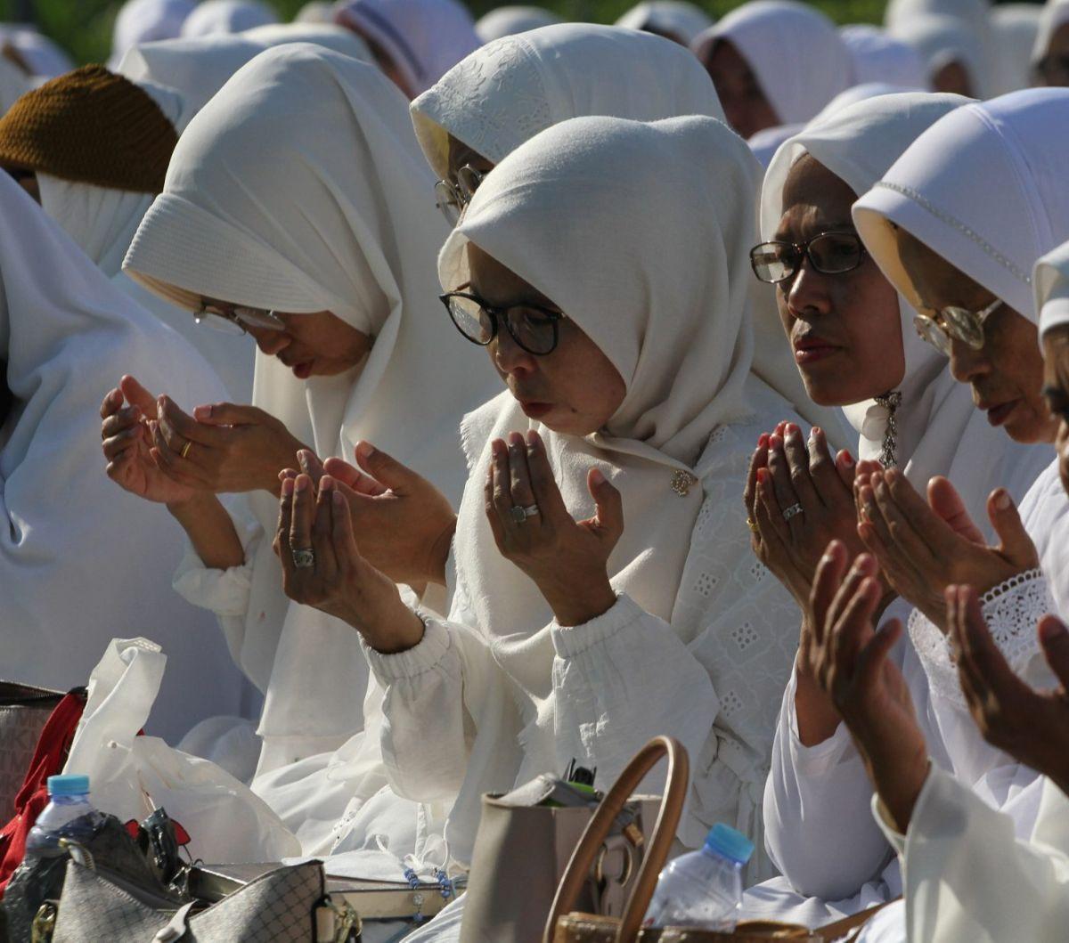 Bagi umat muslim, tahun baru Hijriah merupakan salah satu hari yang penting untuk menjalani ibadah dengan memperbanyak dzikir dan doa untuk memohon keberkahan di Tahun Baru 1445 Hijriah.