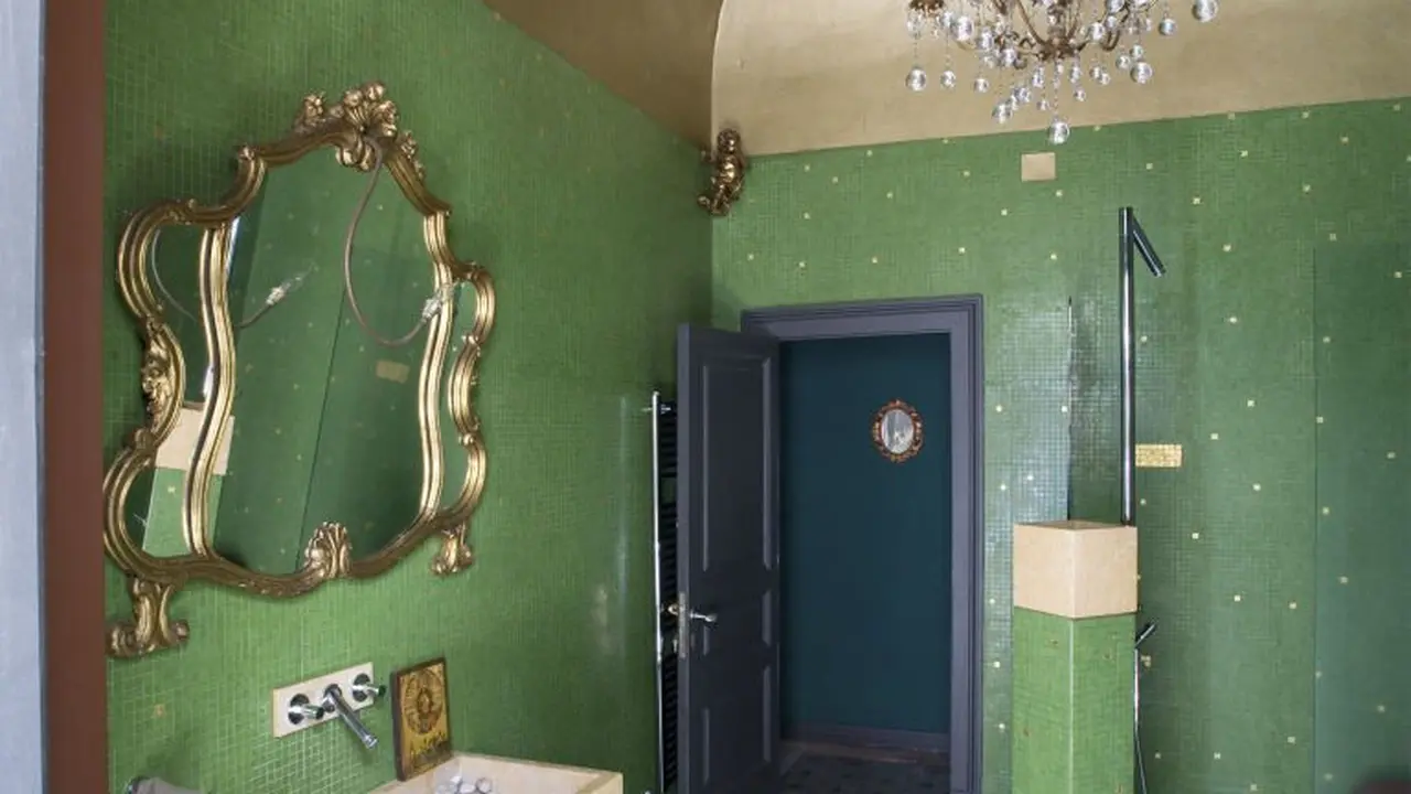 Dekorasi kamar mandi serba hijau
