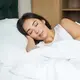 Sudah tidak menjadi rahasia lagi kalau smartphone memiliki daya addictive sehingga merasa sulit untuk tidur di malam hari. (Foto/dok: Freepik/benzoix)