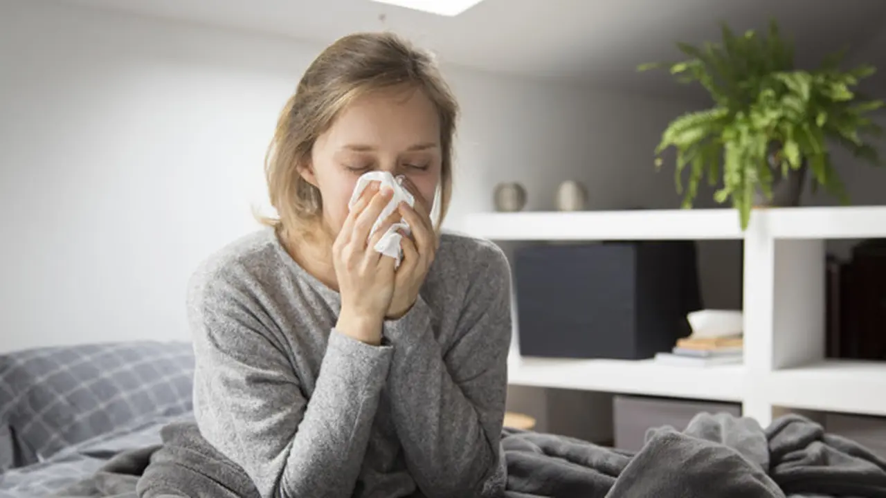 Gambar Ilustrasi Wanita Terserang Flu Parah