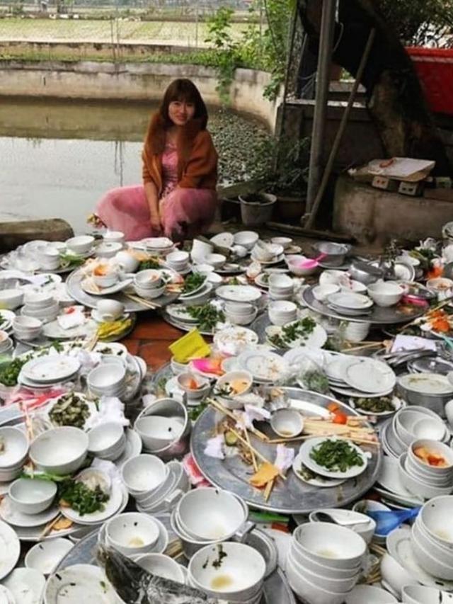 6 Potret Nyeleneh Orang Saat Cuci Piring Ini Bikin Tepuk Jidat