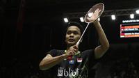 Tunggal putra Indonesia, Anthony Sinisuka Ginting, saat menghadapi tunggal China, Huang Yu Xiang, pada laga Indonesia Masters 2020 di Istora Senayan, Jakarta, Jumat (17/1). Anthony Ginting menang 21-11, 21-14 atas Huang Yu Xiang. (Bola.com/Yoppy Renato)