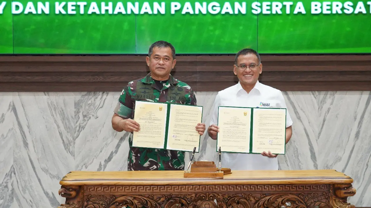 Bersama TNI AD dan PT Perkebunan Nusantara I (PTPN I), Pupuk Indonesia menginisiasi program Agro Forestry
