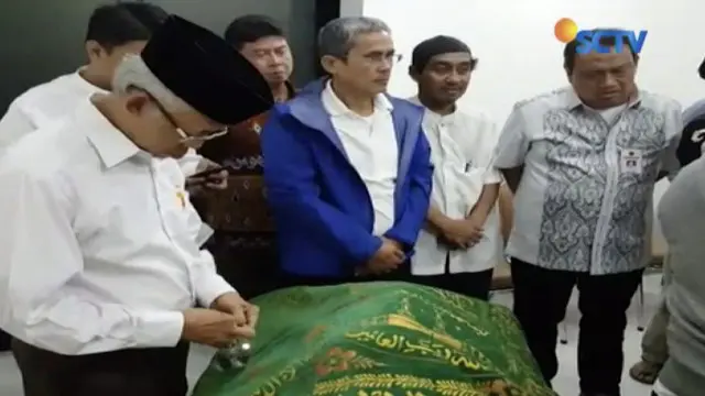 Wakil Presiden Jusuf Kalla sempat melayat Senator DPD, AM Fatwa di Rumah Sakit MMC, Jalan HR Rasuna Said, Kuningan, Jakarta.