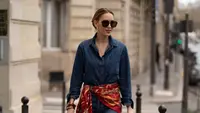 4 Teknik Styling Scarf untuk Tampil Modis ala Influencer Jerman Alexandra Lapp