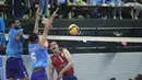 Tim putra Jakarta LavAni Allobank Electric sukses menjuarai putaran pertama final four PLN Mobile Proliga 2024 setelah di laga terakhir mengalahkan Palembang Bank SumselBabel dengan skor 3-0 (25-11, 34-32, 25-17) di GOR Bung Tomo Surabaya, Minggu (7/7/2024). Ini berarti tim milik mantan Presiden RI, Susilo Bambang Yudoyono tak tersentuh kekalahan dari 3 laga di putaran pertama final four dan hanya butuh satu kemenangan lagi pada putaran kedua final four untuk mengamankan satu tiket di babak grand final. Putaran kedua fnal four PLN Mobile Proliga 2024 sendiri akan digelar di GOR Jatidiri, Semarang, mulai 11-14 Juli 2024. (Dok. PBVSI)