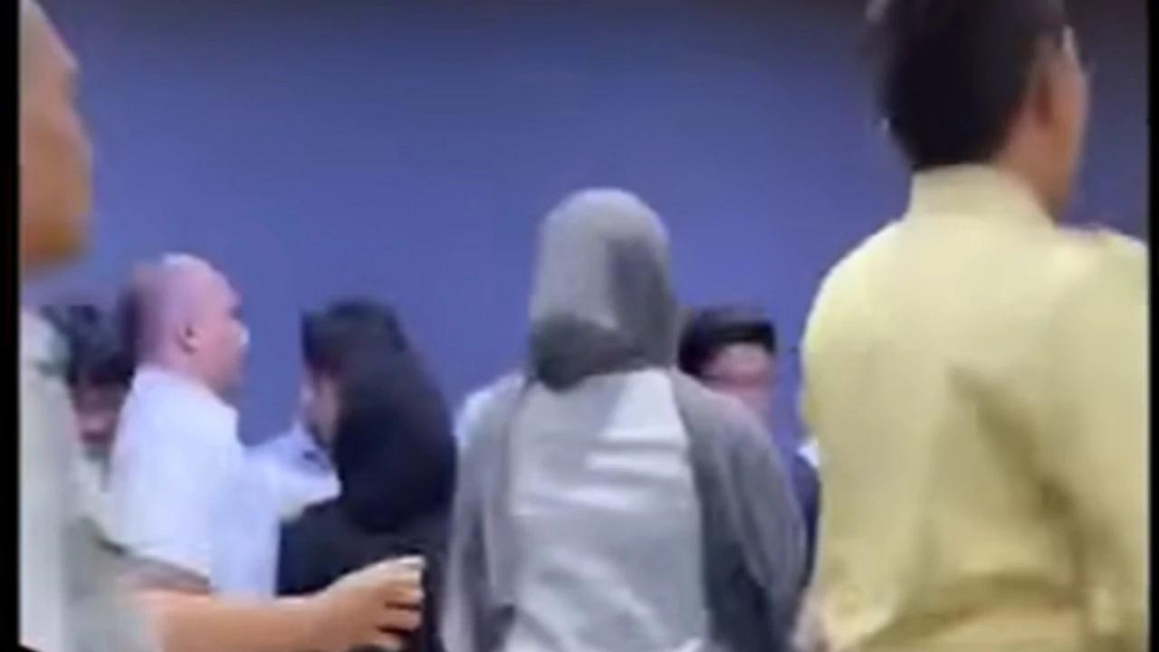 Momen Belasan Mahasiswa FH UI Pelaku Pelecehan Seksual Dipajang Depan Korban, Disoraki hingga Didamprat Mahasiswi
