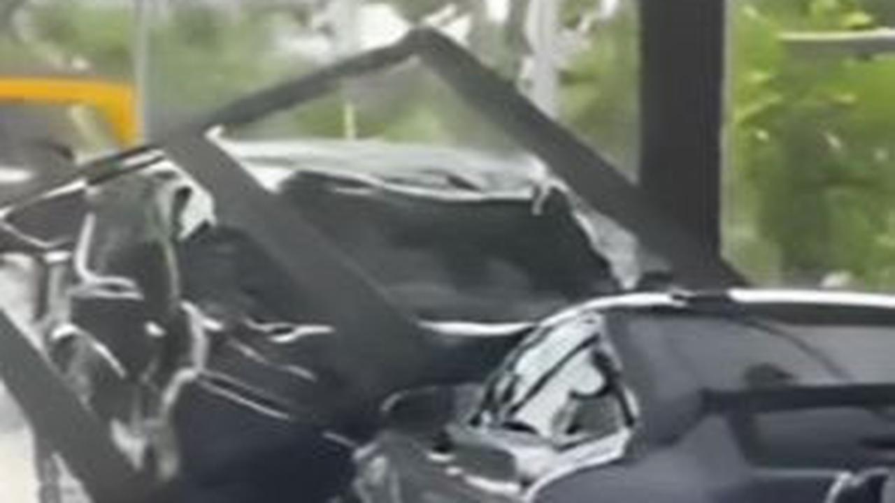 Sebelum Tabrak Porsche, Xpander Seruduk Panel Pintu Showroom Ivan's Motor