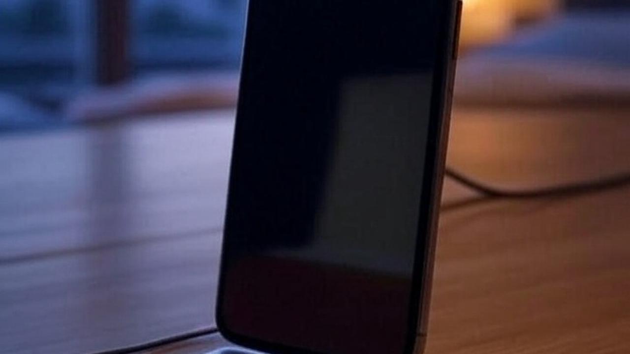 Mengecas Handphone