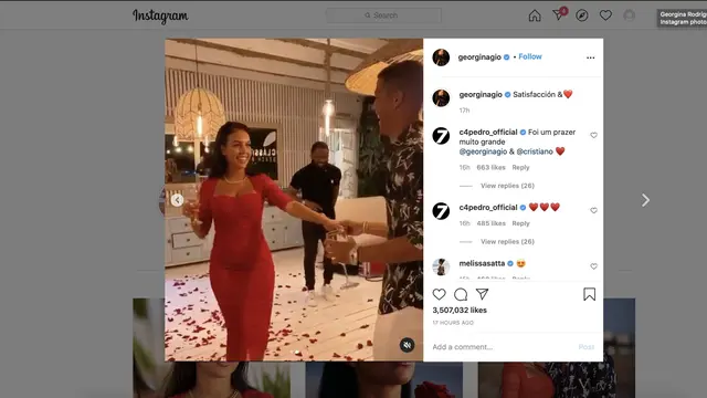 Ronaldo memegang tangan Georgina