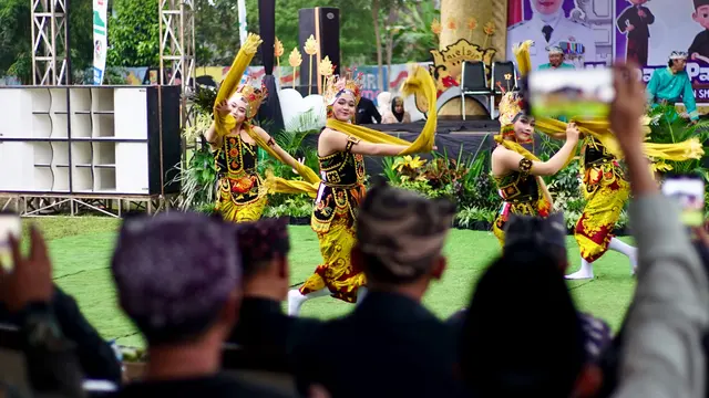 Ribuan Pelajar Antusias Menampilkan Bakat Tarinya