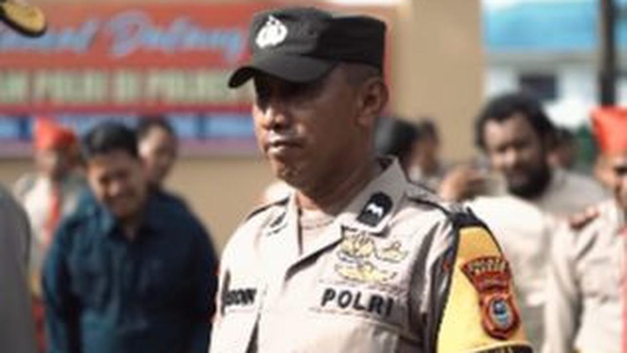 Fadil langsung memerintah Nurdin untuk menghadap ke Kapolres setempat.