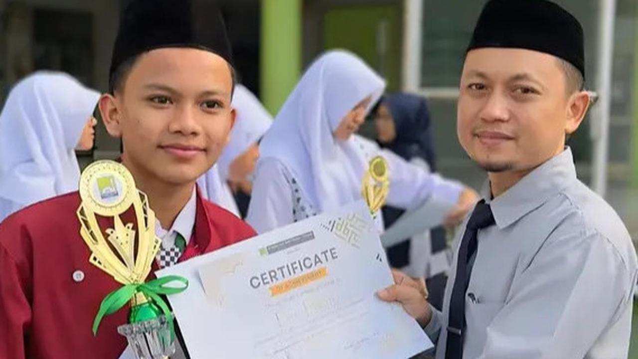Bikin Bangga! Ini 6 Potret Farel Prayoga Menjadi Juara Lomba Azan di Sekolah