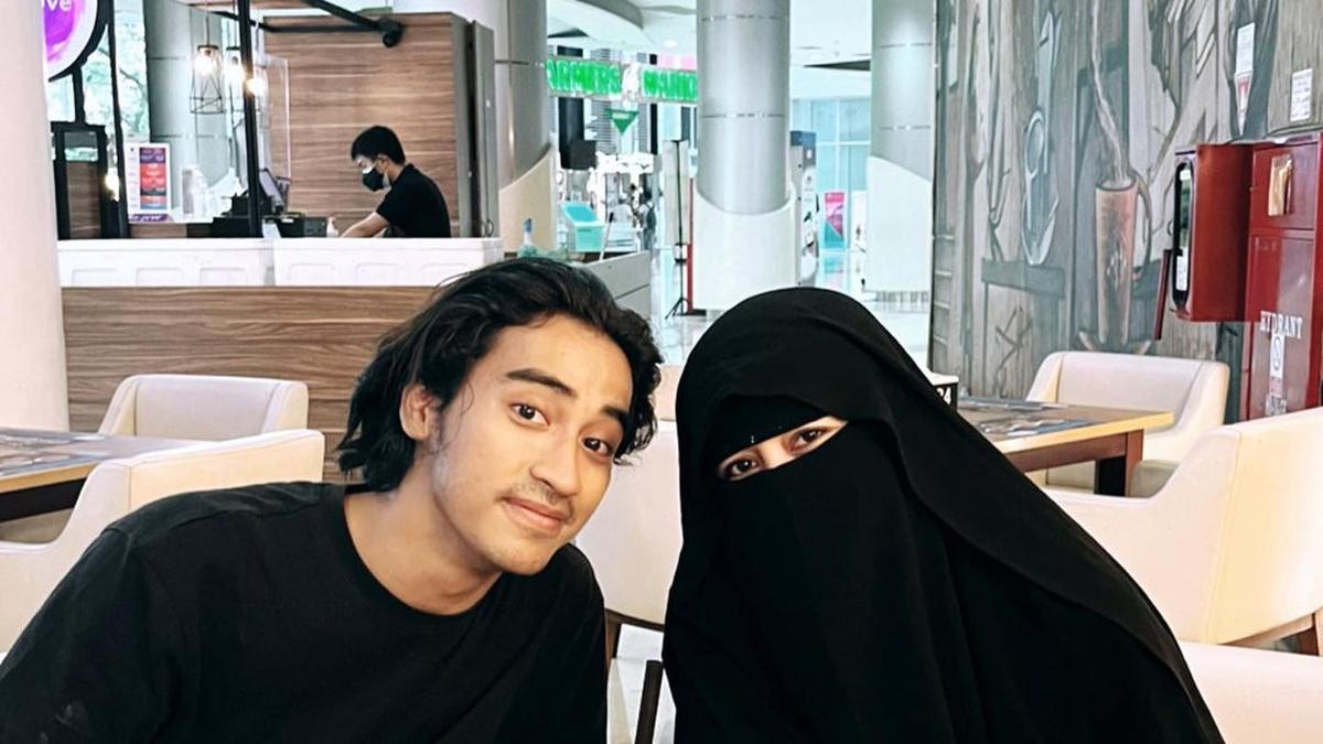 Umi Pipik Sampaikan Pesan Menyentuh untuk Abidzar di Premiere 'A BUSINESS PROPOSAL'