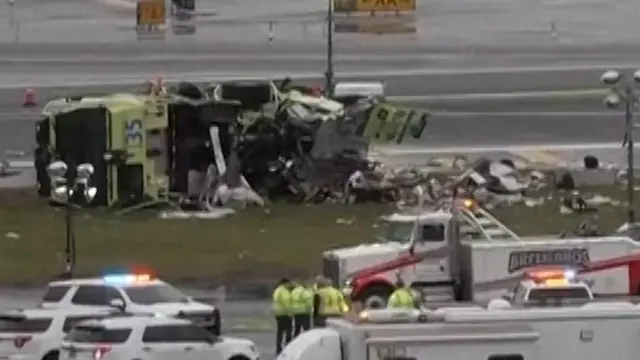 Pesawat Air Canada Tabrak Truk Pemadam di Bandara LaGuardia, Pilot dan Kopilot Tewas
