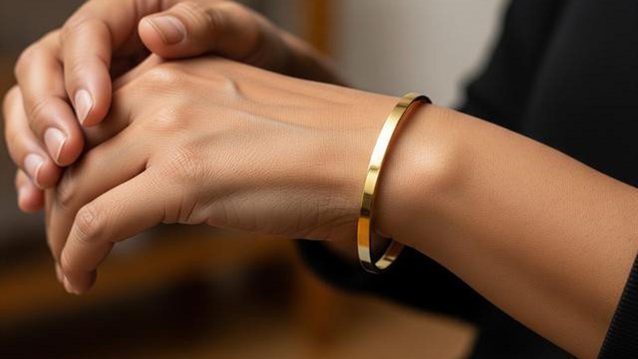9 Model Gelang Emas Klasik untuk Ibu Rumah Tangga Usia 40 Tahun, Nyaman dan Elegan