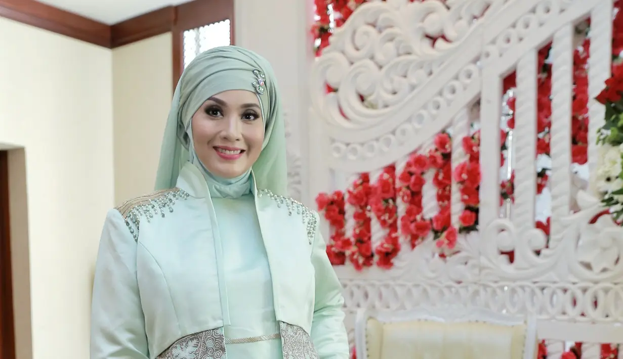 Elma Theana bersyukur, disela-sela kseibukannya anggota keluarganya masing-masing, selalu menyempatkan untuk berkkumpul bersama pada hari pertama dan terakhir puasa. (Adrian Putra/Bintang.com)