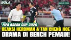 Momen aksi dan reaksi John Herdman bersama staf Timnas Indonesia dari bench saat menghadapi Malaysia di Stadion Utama Gelora Bung Karno (SUGBK). Terlihat pula reaksi pelatih Malaysia, Tan Cheng Hoe, dan para stafnya saat pertandingan FIFA ASEAN Cup 2...
