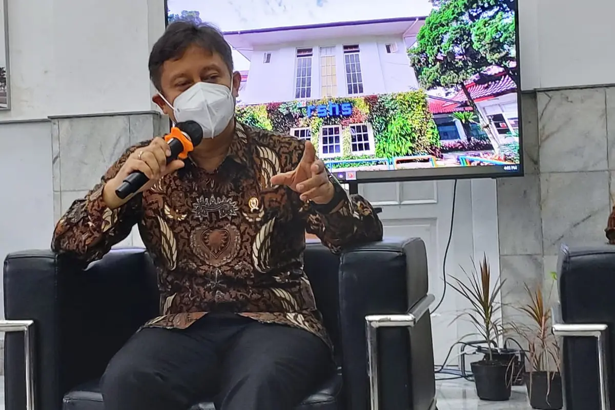 Menkes Budi Gunadi Sadikin saat mengunjungi RSHS Bandung, 30 Desember 2020. (Foto: Liputan6com/AdityaEkaPrawira)
