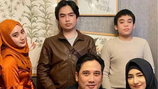 Potret Omar dan Keanu Anak Cindy Fatikasari (credit: https://www.instagram.com/cindyfatikasari18/).