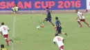 Aksi Nilmaizar saat membela legenda Padang Allstars melawan Indonesia Allstars pada pembukaan turnamen Irman Gusman Cup 2016 U-17 dan U-19 di Stadion Agus Salim, Padang, Minggu (13/3/2016). (Bola.com/Nicklas Hanoatubun)