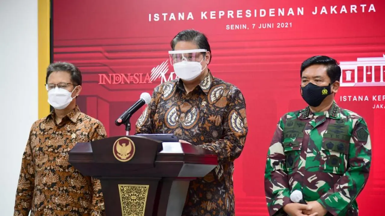 Menteri Koordinator Bidang Perekonomian Airlangga Hartarto pada Konferensi Pers usai Rapat Terbatas di Istana Negara, Jakarta, Senin (7/6/2021).