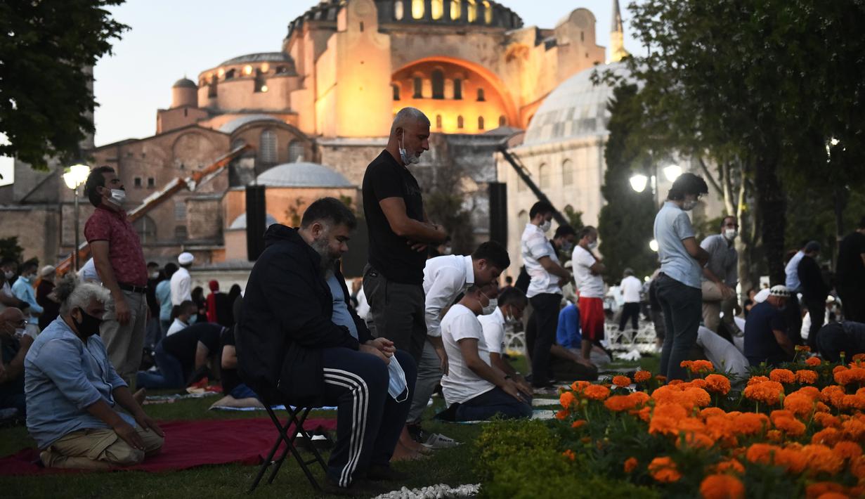 Foto Suasana Masjid Hagia Sophia Sebelum Salat Jumat Pertama Dalam 86 Tahun Global Liputan6 Com