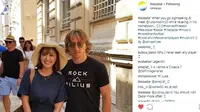Seorang turis cantik berfoto dengan Luka Modric di Zadar, Kroasia. (Instagram)