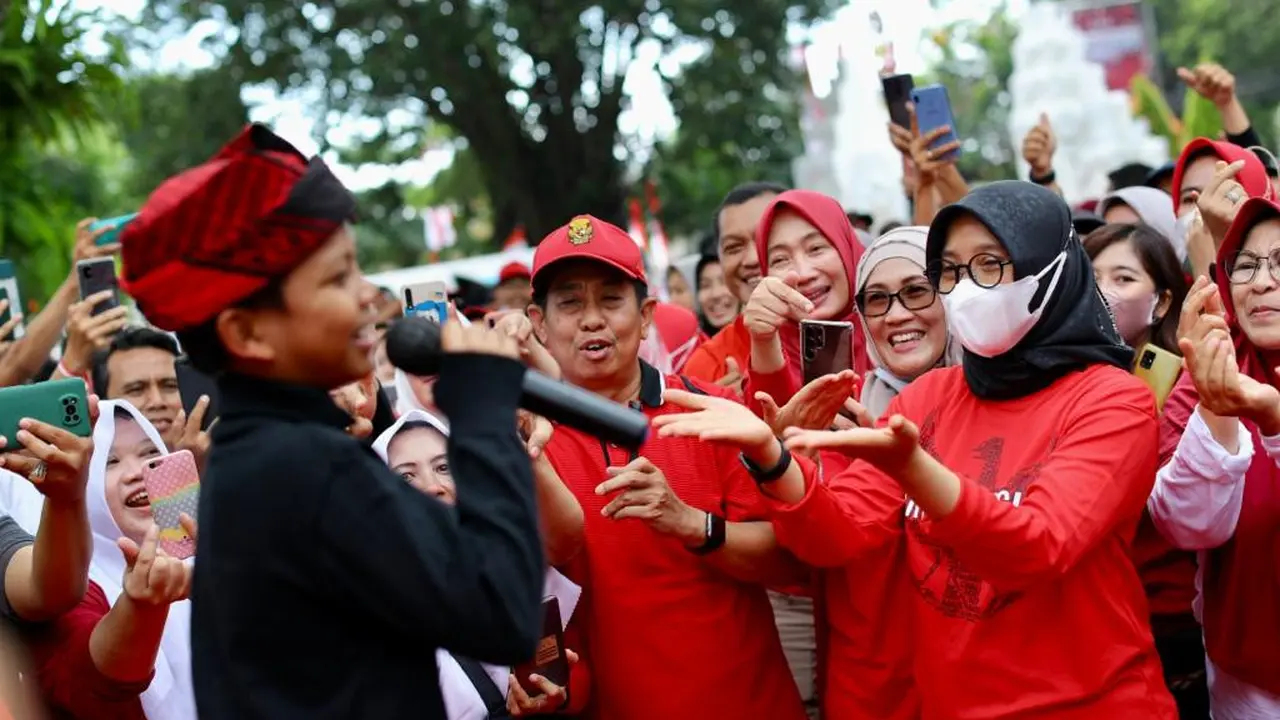 Farel Prayoga saat bernanyi dihadapan Bupati Banyuwangi Ipuk Fiestiandani beberapa waktu lalu (Istimewa)