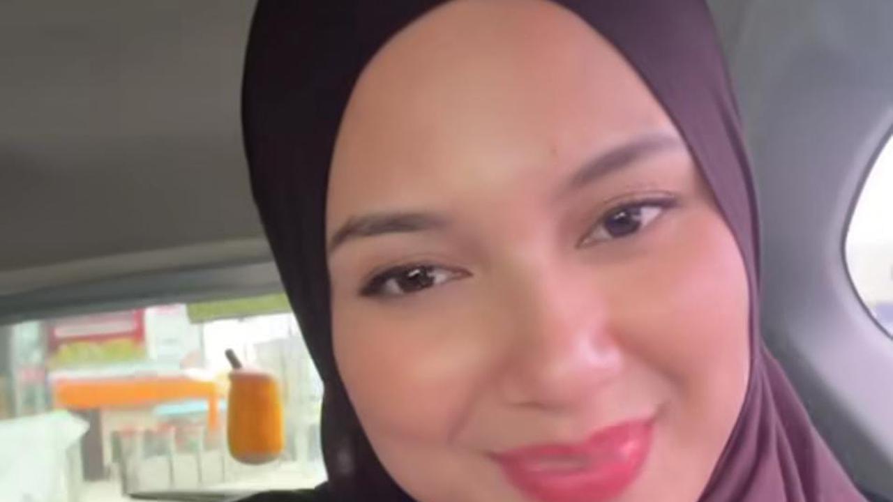 Potret Indah Permatasari Tampil Berhijab, Sederhana tapi Bikin Pangling dan Bisa Jadi Inspirasi