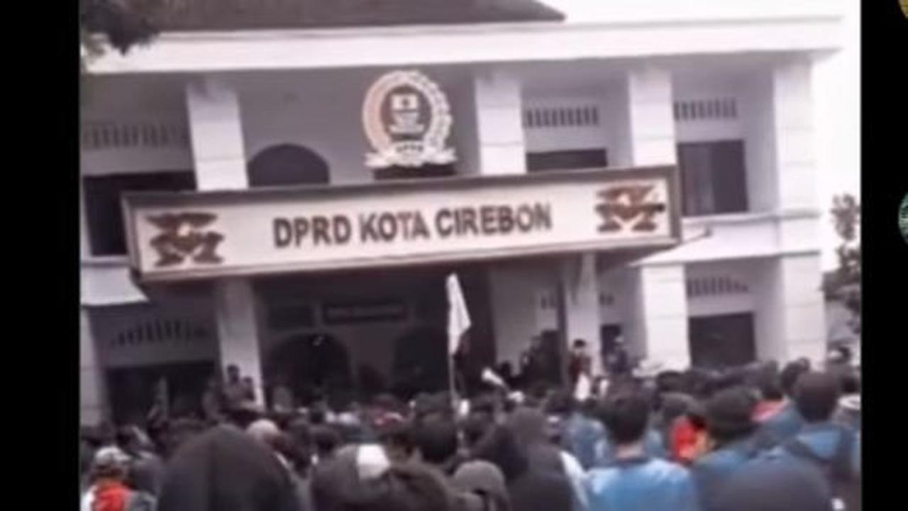 CEK FAKTA: Viral Video Demo di Kantor DPRD Kota Cirebon Tuntut Keadilan untuk Pegi Setiawan